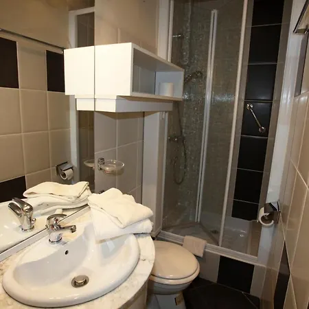 Au Primerose 2* ארגלס-גזוסט