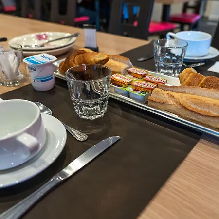 Au Primerose מלון