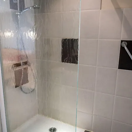 Au Primerose 2* ארגלס-גזוסט