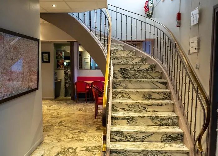 Ξενοδοχείο Au Primerose 2*