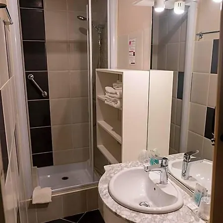 Au Primerose Hotel 2*